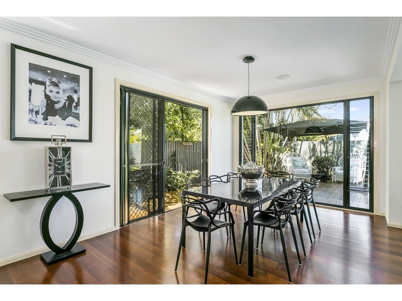 10 Kapala Street, Southport QLD 4215