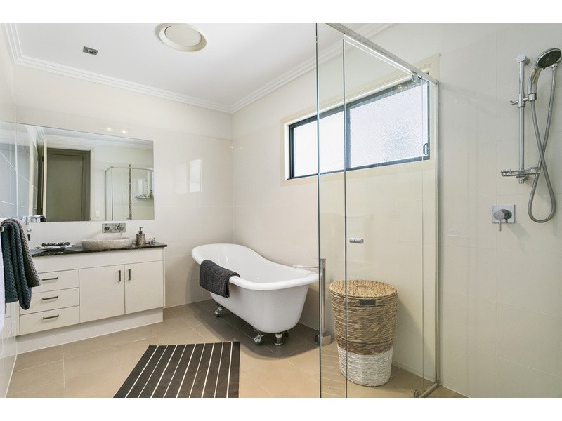 10 Kapala Street, Southport QLD 4215