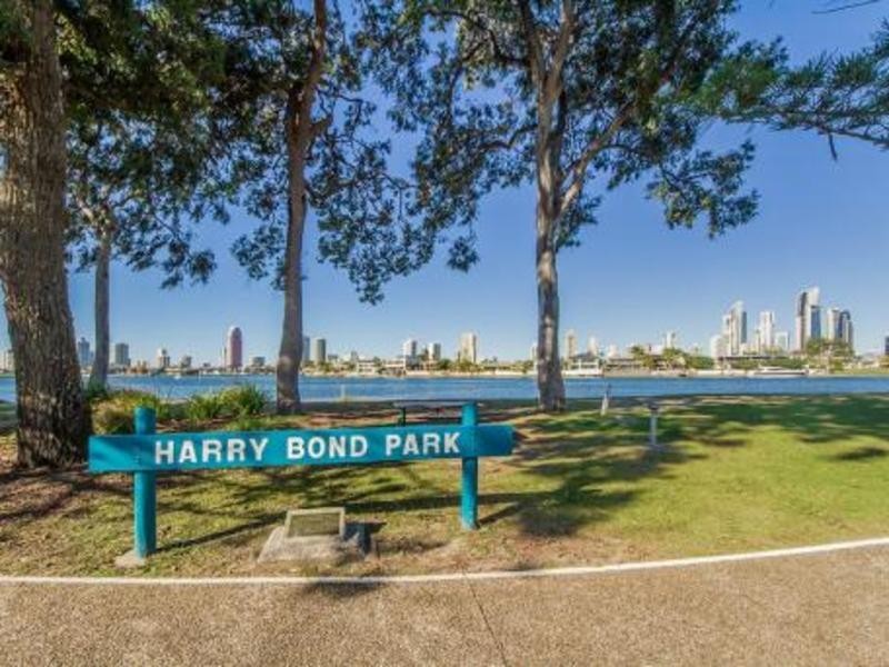 10 Kapala Street, Southport QLD 4215