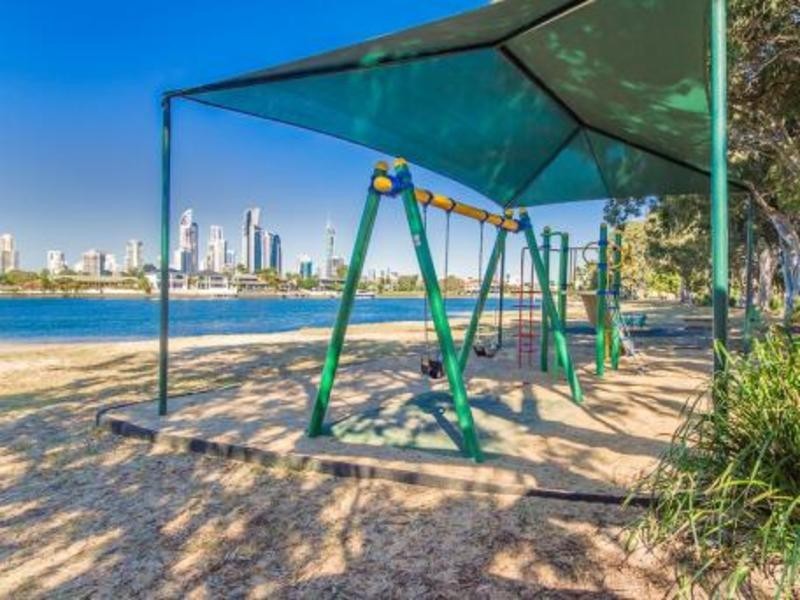 10 Kapala Street, Southport QLD 4215