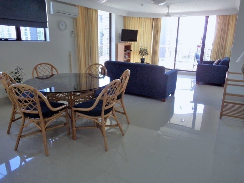 Aristocrat/19 Aubrey Street, Surfers Paradise QLD 4217