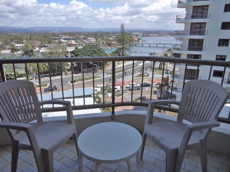 Aristocrat/19 Aubrey Street, Surfers Paradise QLD 4217