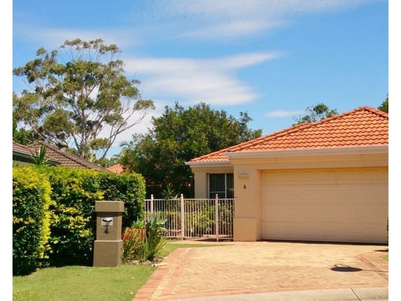 4 Maria Place, Ashmore QLD 4214