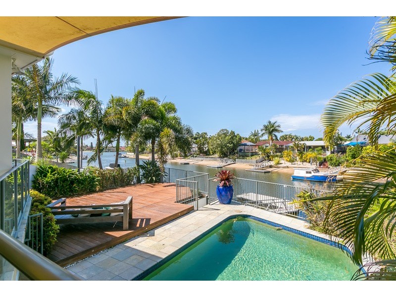 1 Blair Athol Crescent, Sorrento QLD 4217