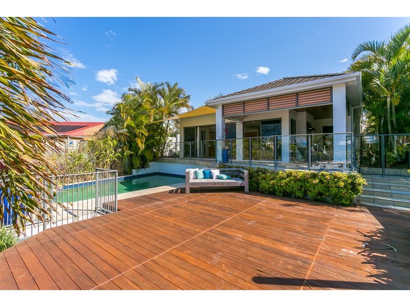 1 Blair Athol Crescent, Sorrento QLD 4217