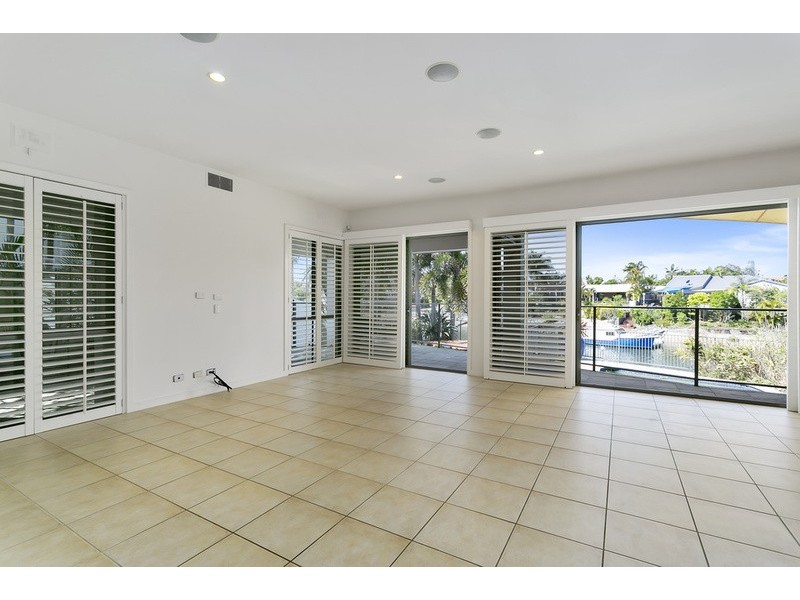 1 Blair Athol Crescent, Sorrento QLD 4217