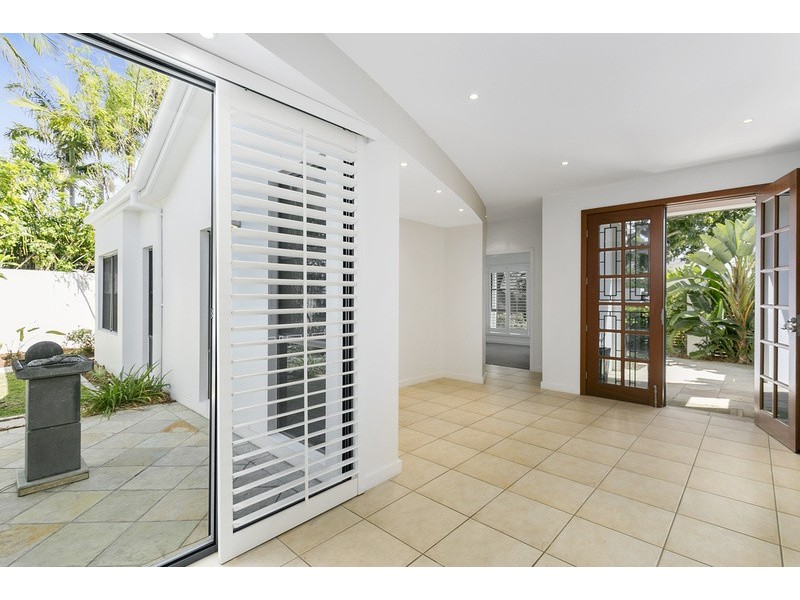 1 Blair Athol Crescent, Sorrento QLD 4217