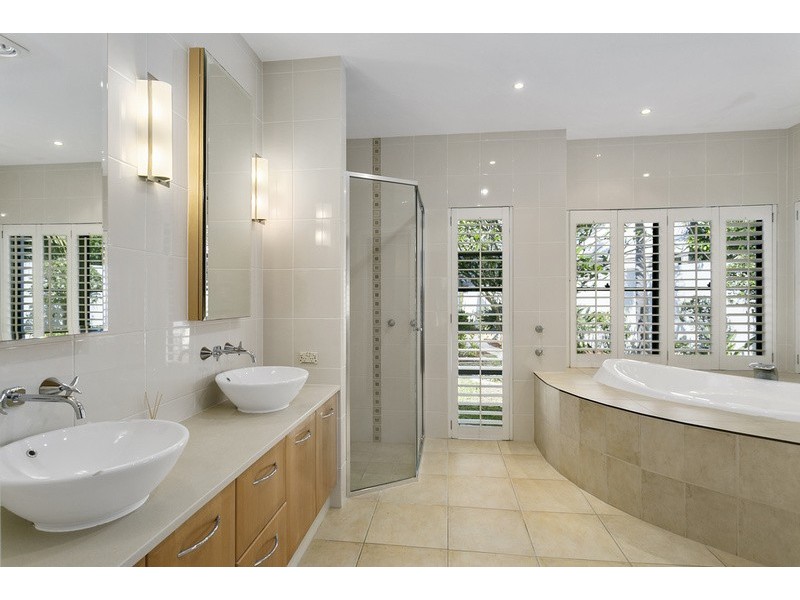 1 Blair Athol Crescent, Sorrento QLD 4217