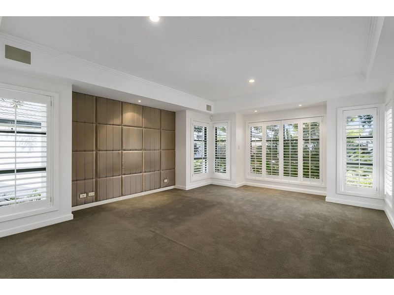 1 Blair Athol Crescent, Sorrento QLD 4217