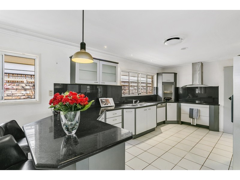 7 Amalfi Drive, Isle Of Capri QLD 4217