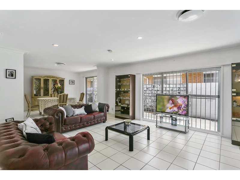 7 Amalfi Drive, Isle Of Capri QLD 4217