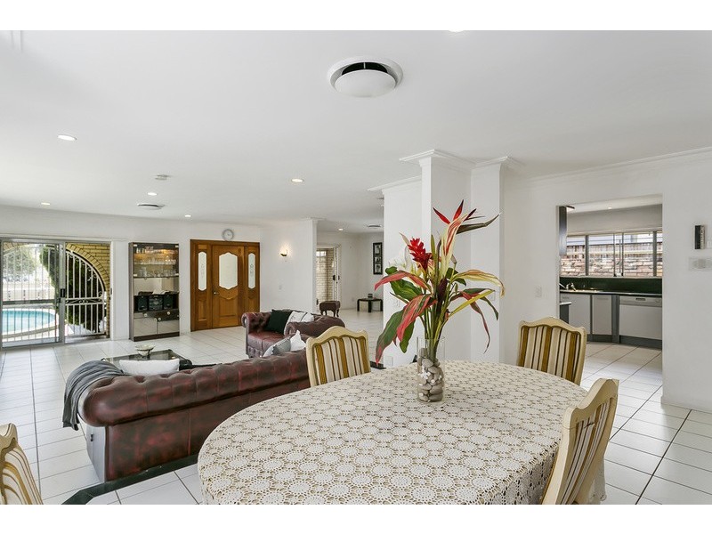 7 Amalfi Drive, Isle Of Capri QLD 4217