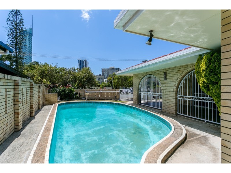 7 Amalfi Drive, Isle Of Capri QLD 4217