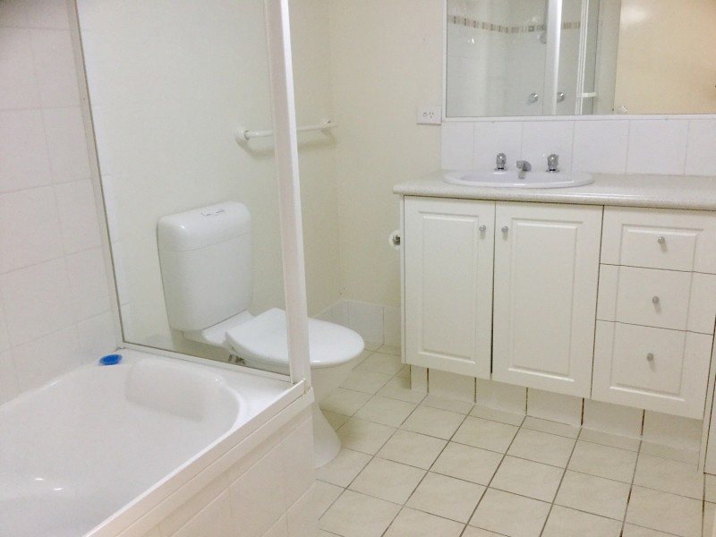 6/27  Walton Street, Southport QLD 4215