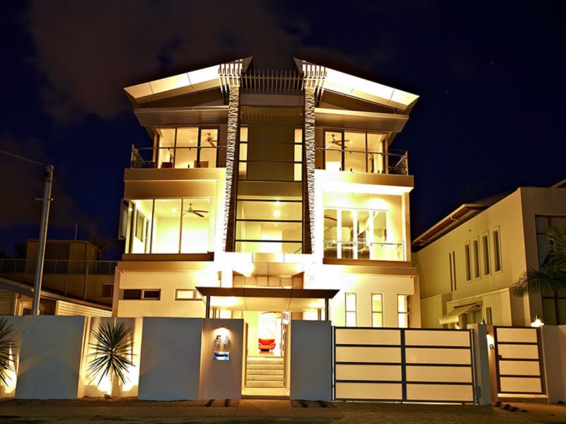 Main Beach QLD 4217