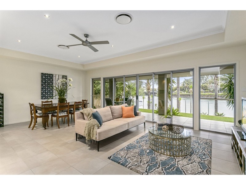 11 La Spezia Court, Isle Of Capri QLD 4217