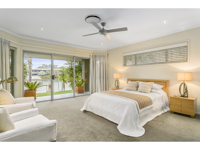 11 La Spezia Court, Isle Of Capri QLD 4217