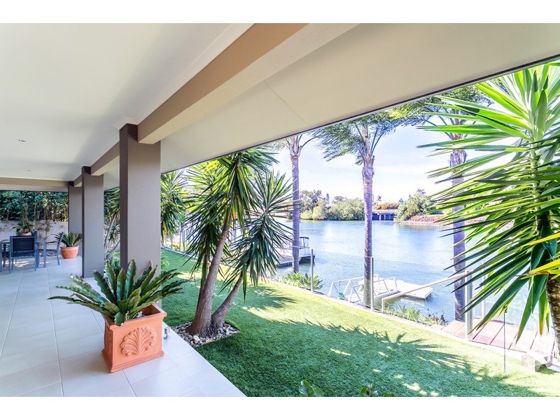 11 La Spezia Court, Isle Of Capri QLD 4217