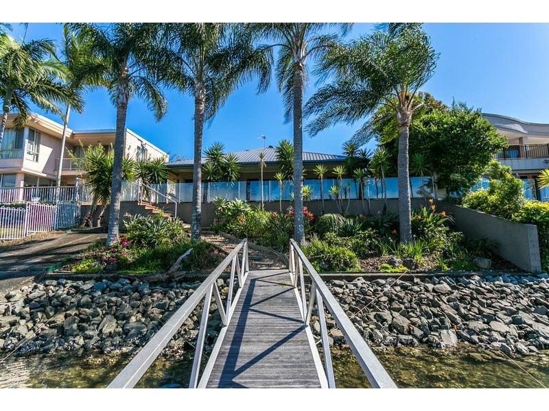 11 La Spezia Court, Isle Of Capri QLD 4217