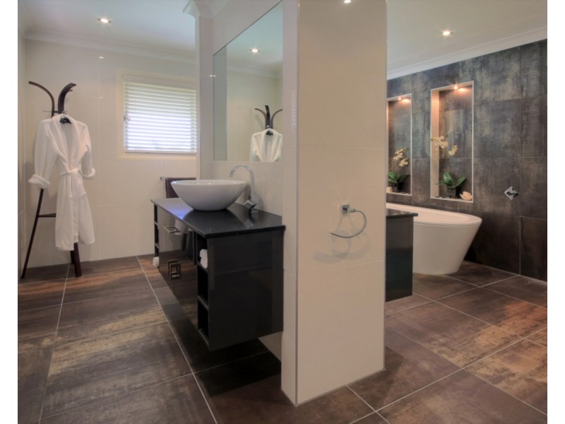 1068 Killymoon Drive, Hope Island QLD 4212