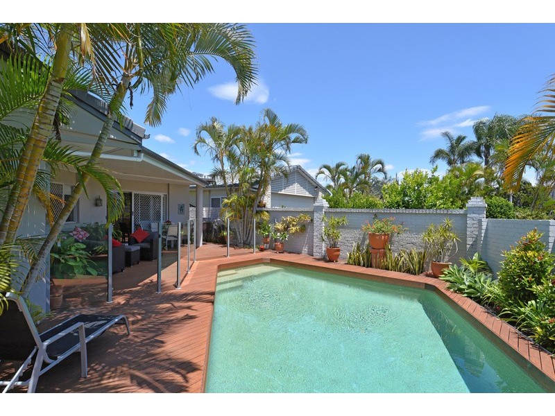 18 Cayman Drive, Clear Island Waters QLD 4226