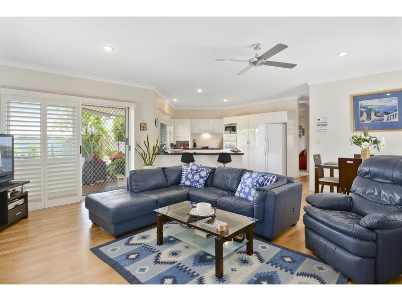 18 Cayman Drive, Clear Island Waters QLD 4226