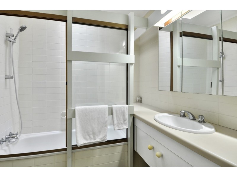 Pacific Keys /50 Hooker Boulevard, Mermaid Waters QLD 4218