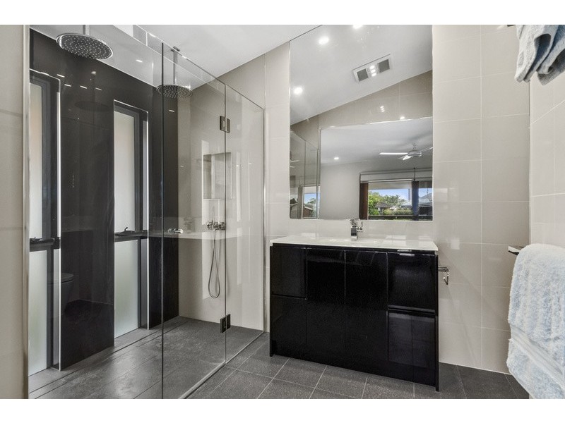 10 Boomerang Crescent, Sorrento QLD 4217