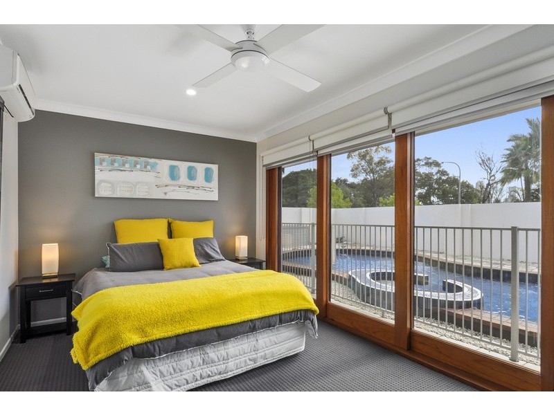 10 Boomerang Crescent, Sorrento QLD 4217