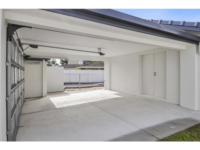 10 Boomerang Crescent, Sorrento QLD 4217