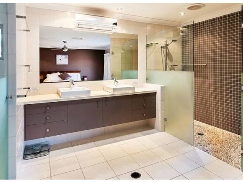 5 Binda Place, Sorrento QLD 4217