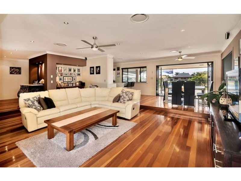 5 Binda Place, Sorrento QLD 4217