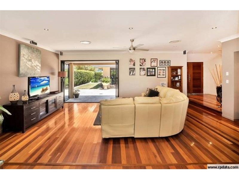 5 Binda Place, Sorrento QLD 4217