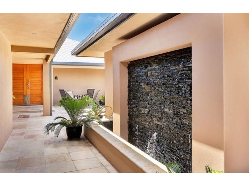 5 Binda Place, Sorrento QLD 4217