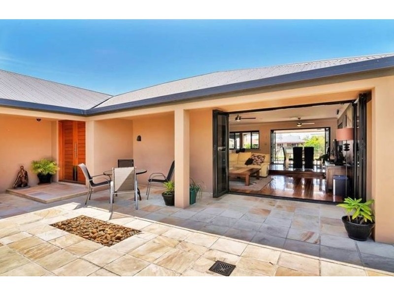 5 Binda Place, Sorrento QLD 4217