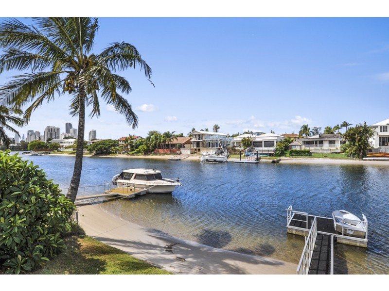 44 Gretel Drive, Mermaid Waters QLD 4218
