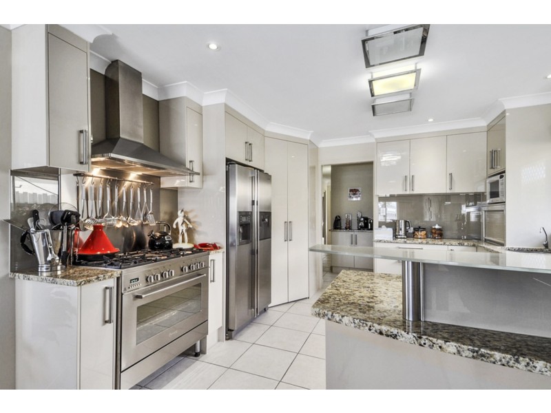 44 Gretel Drive, Mermaid Waters QLD 4218