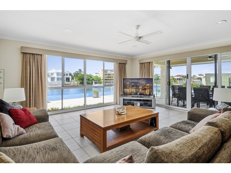 44 Gretel Drive, Mermaid Waters QLD 4218