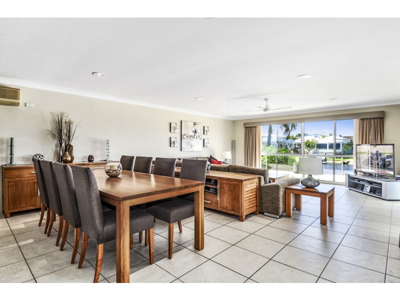 44 Gretel Drive, Mermaid Waters QLD 4218