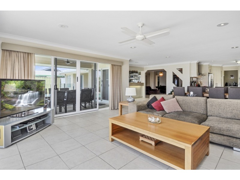 44 Gretel Drive, Mermaid Waters QLD 4218
