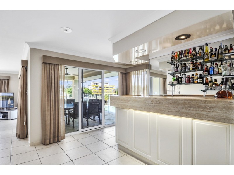 44 Gretel Drive, Mermaid Waters QLD 4218