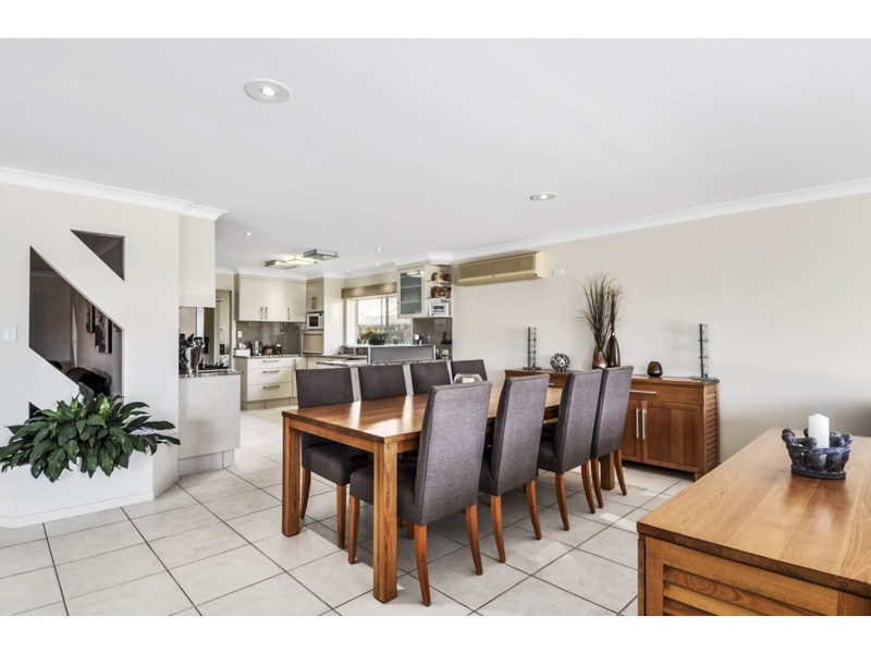 44 Gretel Drive, Mermaid Waters QLD 4218