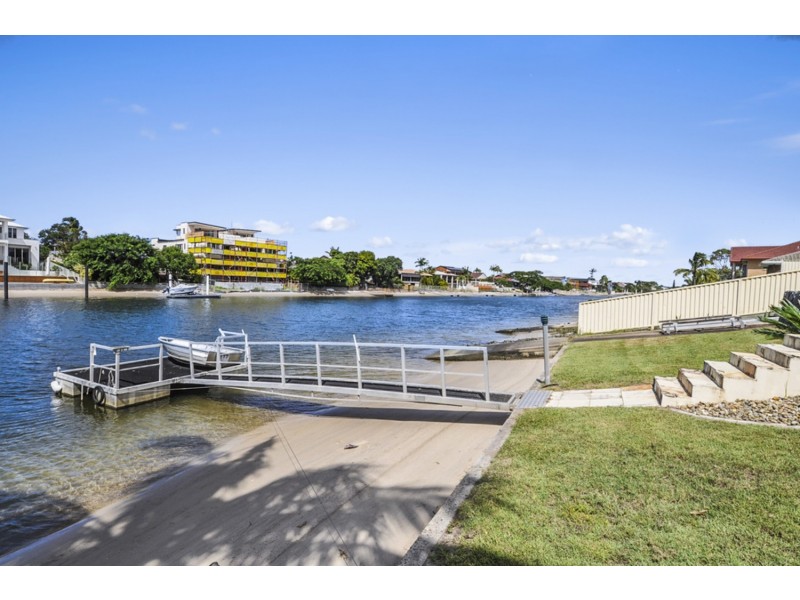 44 Gretel Drive, Mermaid Waters QLD 4218