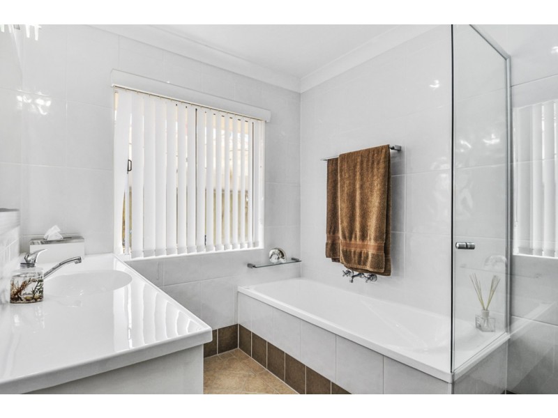 44 Gretel Drive, Mermaid Waters QLD 4218