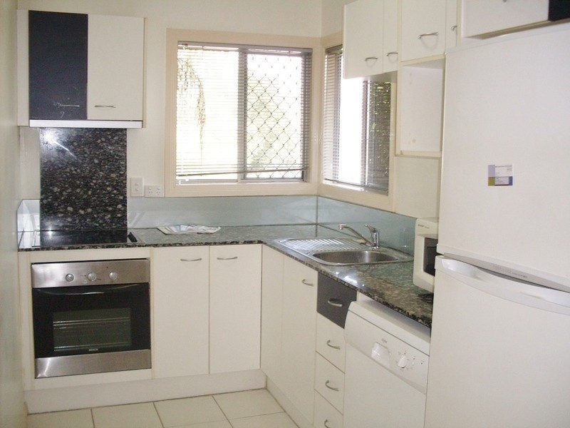 4/1958 Gold Coast Highway, Miami QLD 4220