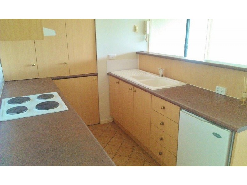 7/27 Chester Terrace, Southport QLD 4215