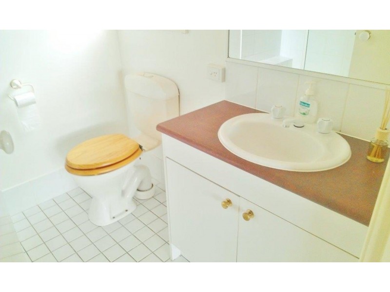 7/27 Chester Terrace, Southport QLD 4215