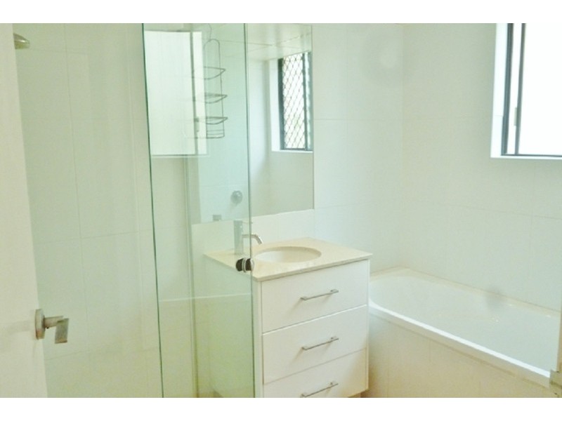 4/49 Old Burleigh, Surfers Paradise QLD 4217