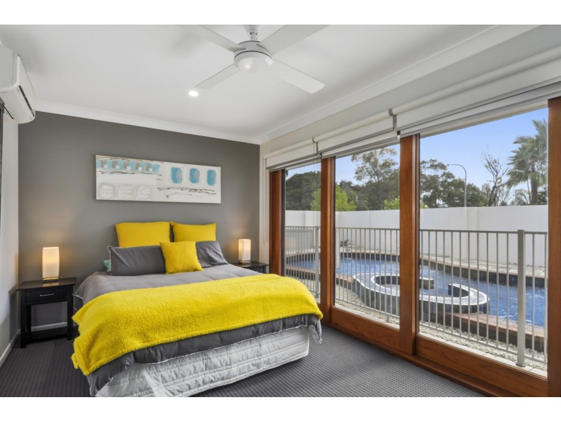 10 Boomerang Crescent, Sorrento QLD 4217