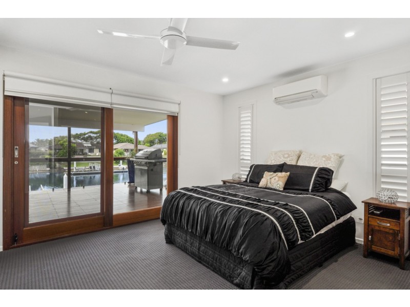10 Boomerang Crescent, Sorrento QLD 4217